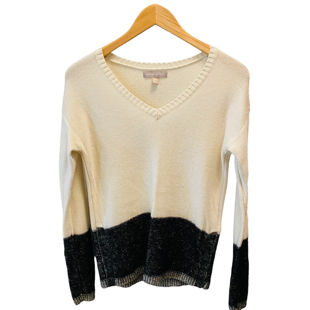 ⭐️ BANANA REPUBLIC Cream & Black Colorblock Sweater